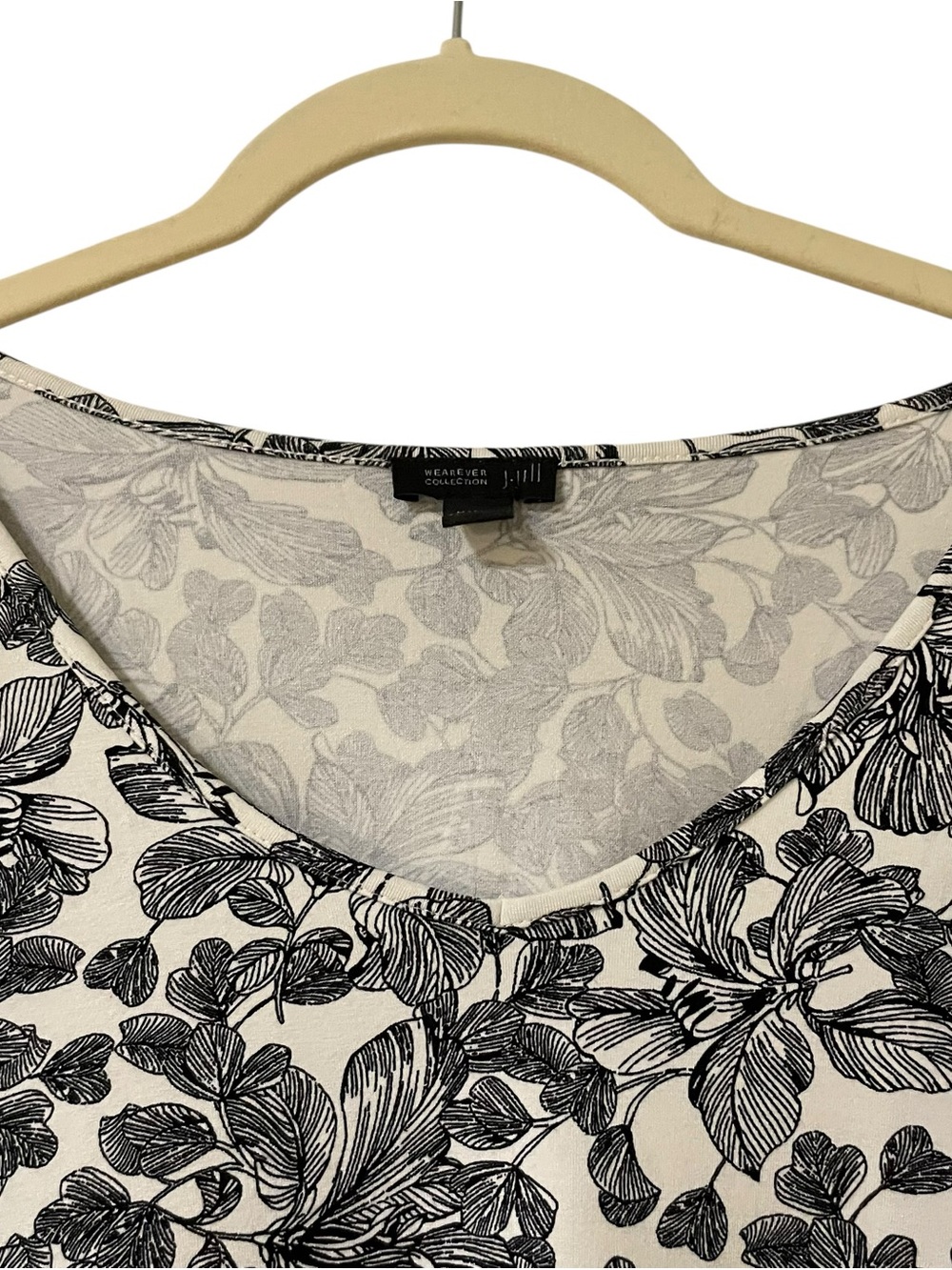 J Jill Cream and Black Floral V-Neck Dress Small Wearever Collection - Picture 3 of 10